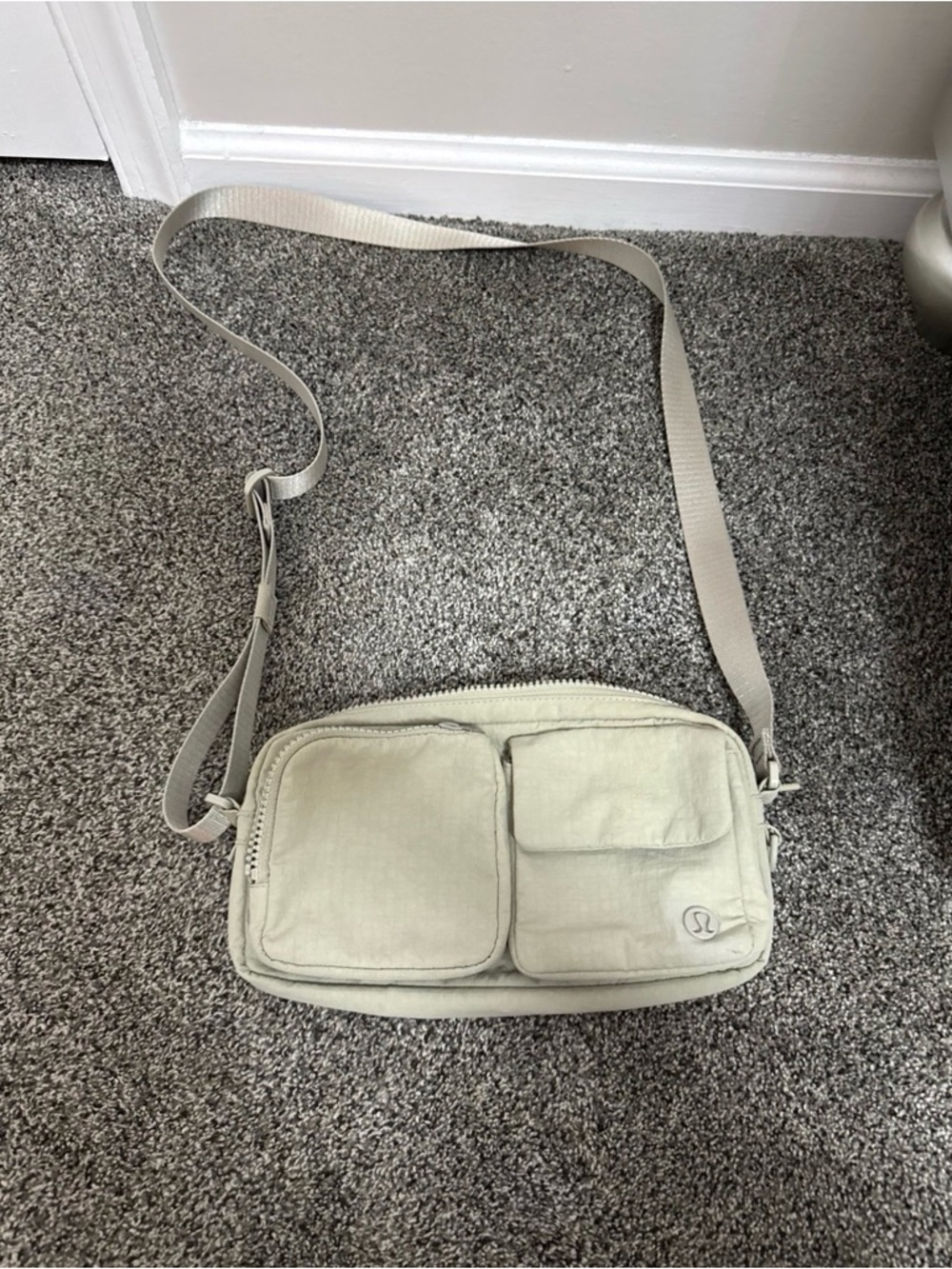 Lululemon Multi Pocket Crossbody Bag 2.5 L